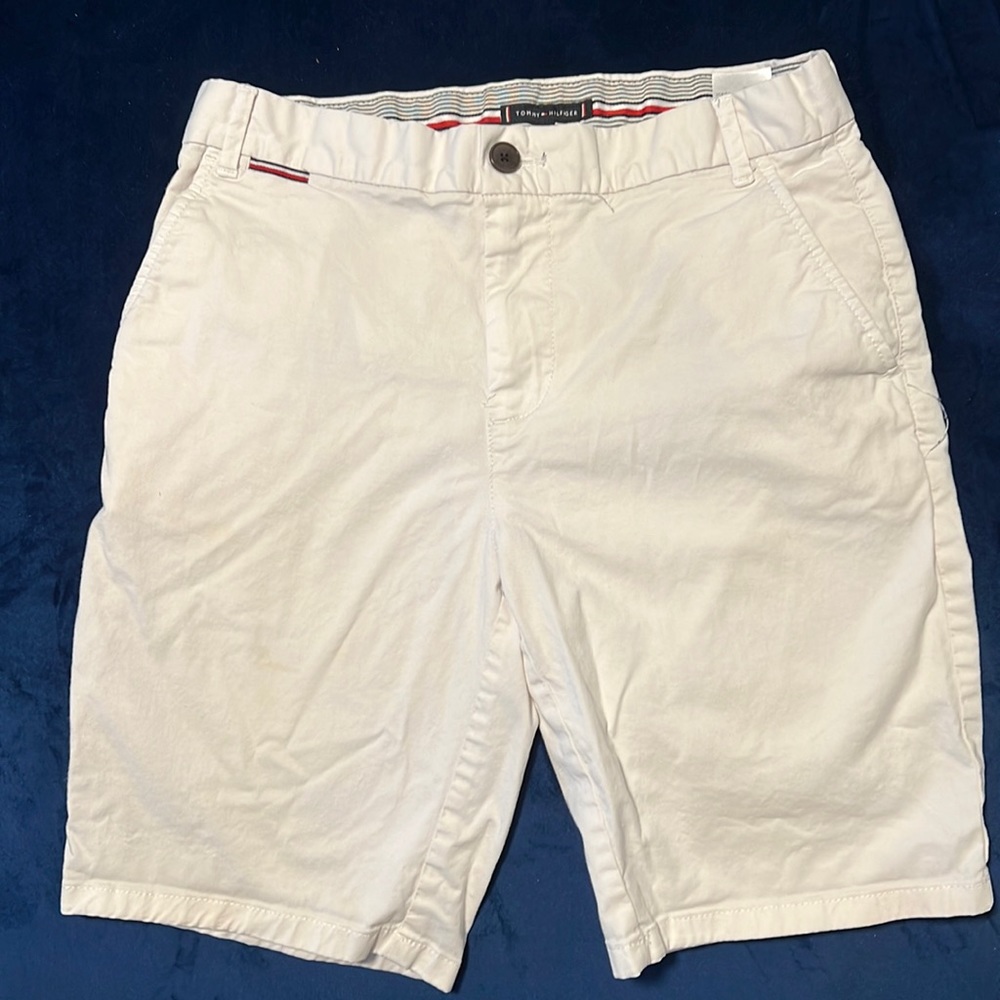 Tommy Hilfiger white khaki style shorts kids!